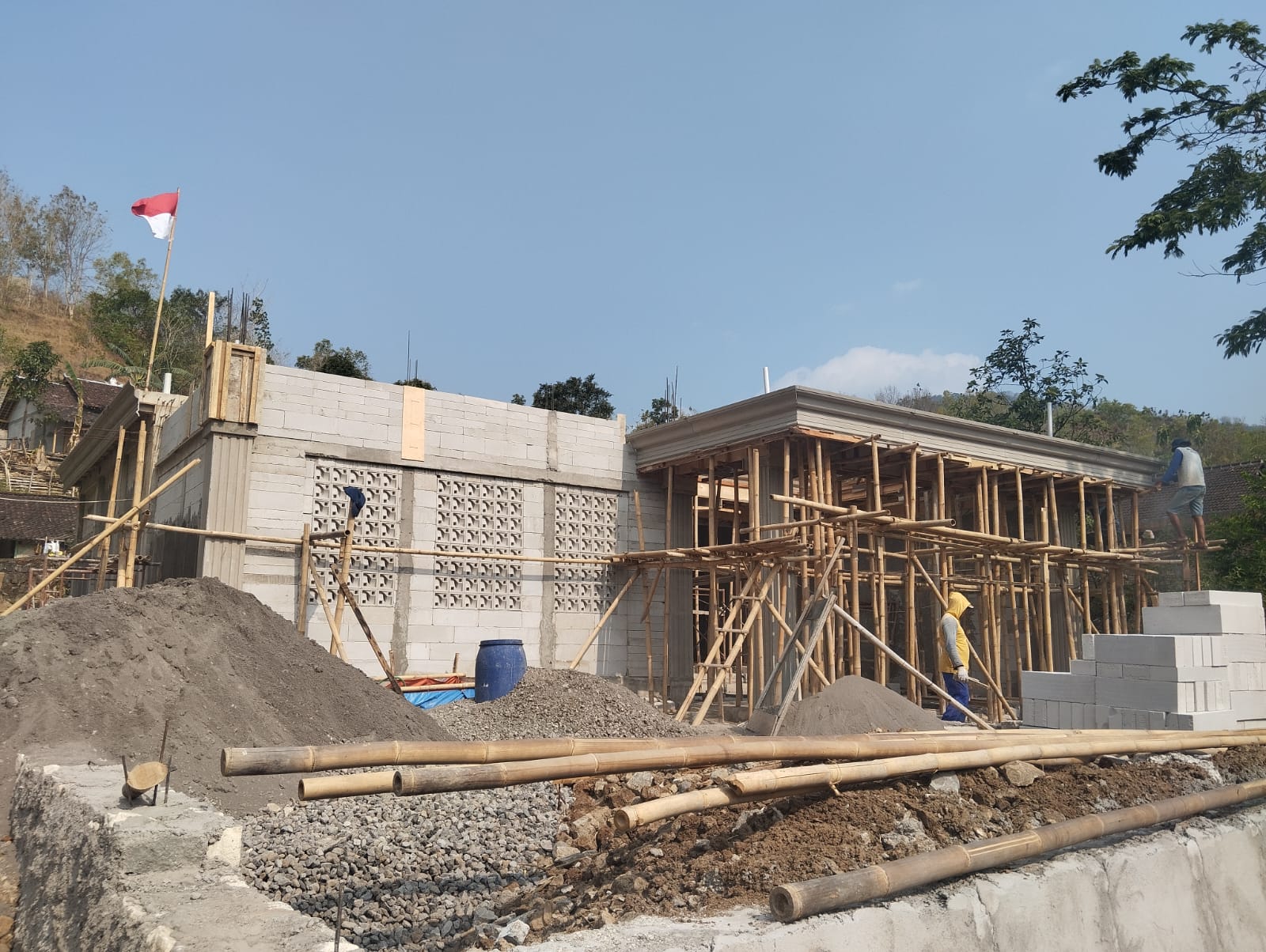 Pembangunan Rumah di Desa Bulu